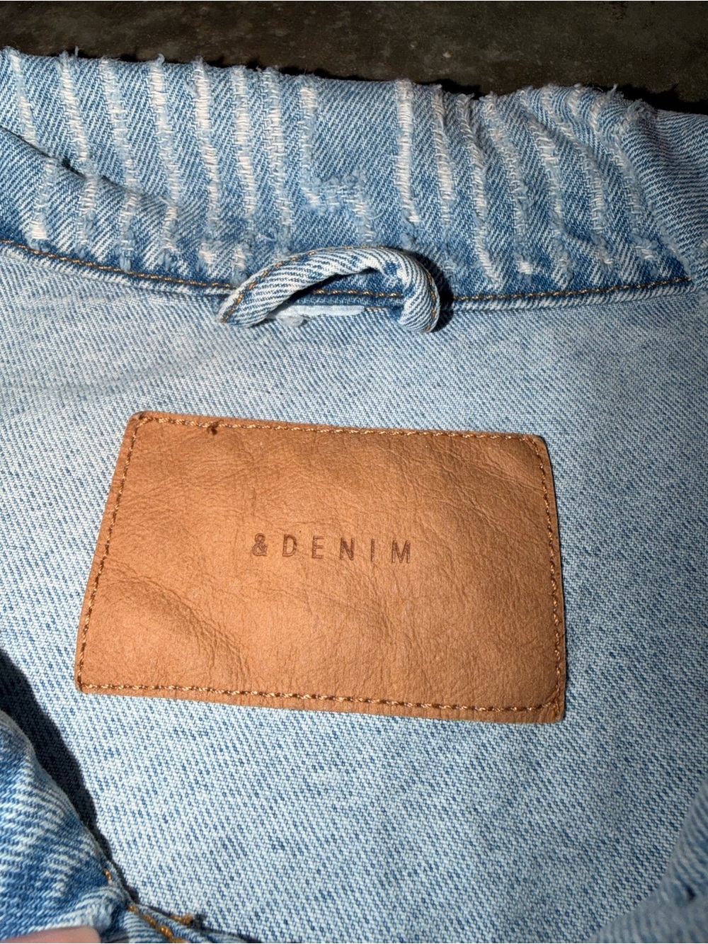 & Denim Distressed Oversized Denim Jacket Light Wash Raw Hem XL Fall Tailgate - Picture 5 of 12